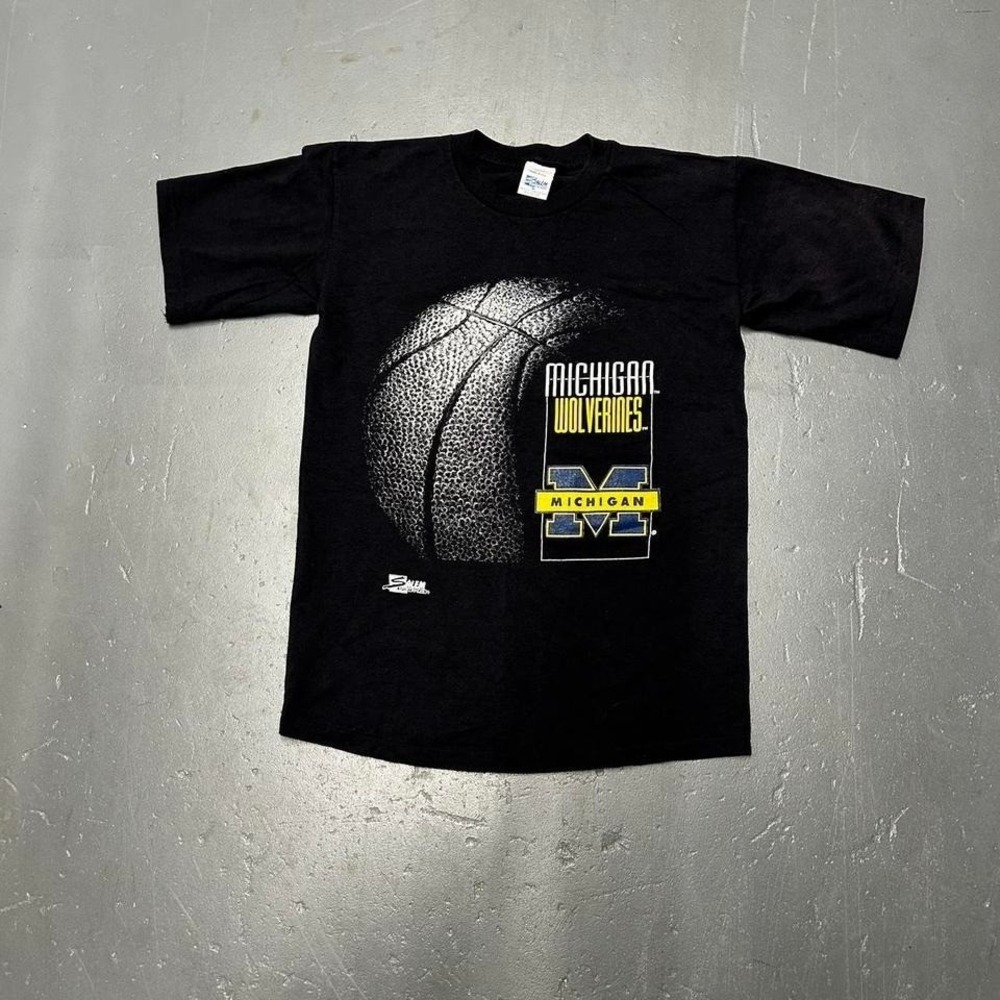 Vintage 90s single stitch Salem sportswear Michigan wolverines basketball tshirt